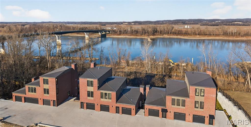 1017 River Bluff