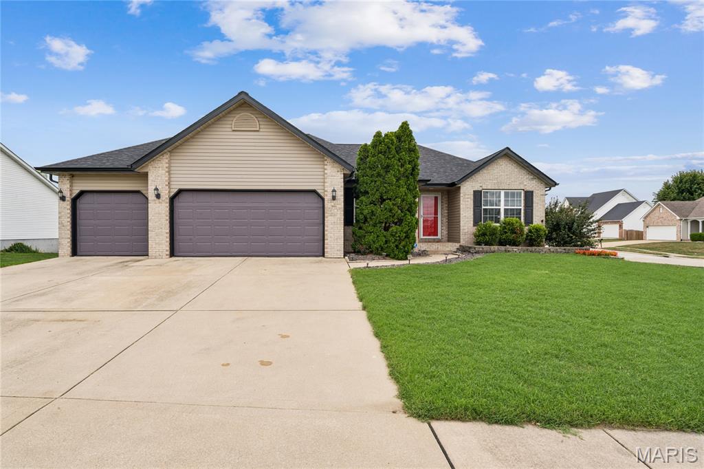 6700 Crossington Lane, Maryville, IL, 62062 - 4 bed, 3 bath home for sale in Maryville, MO