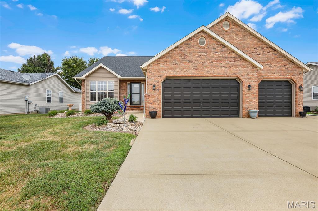 522 Deer Run, Moro, IL, 62067