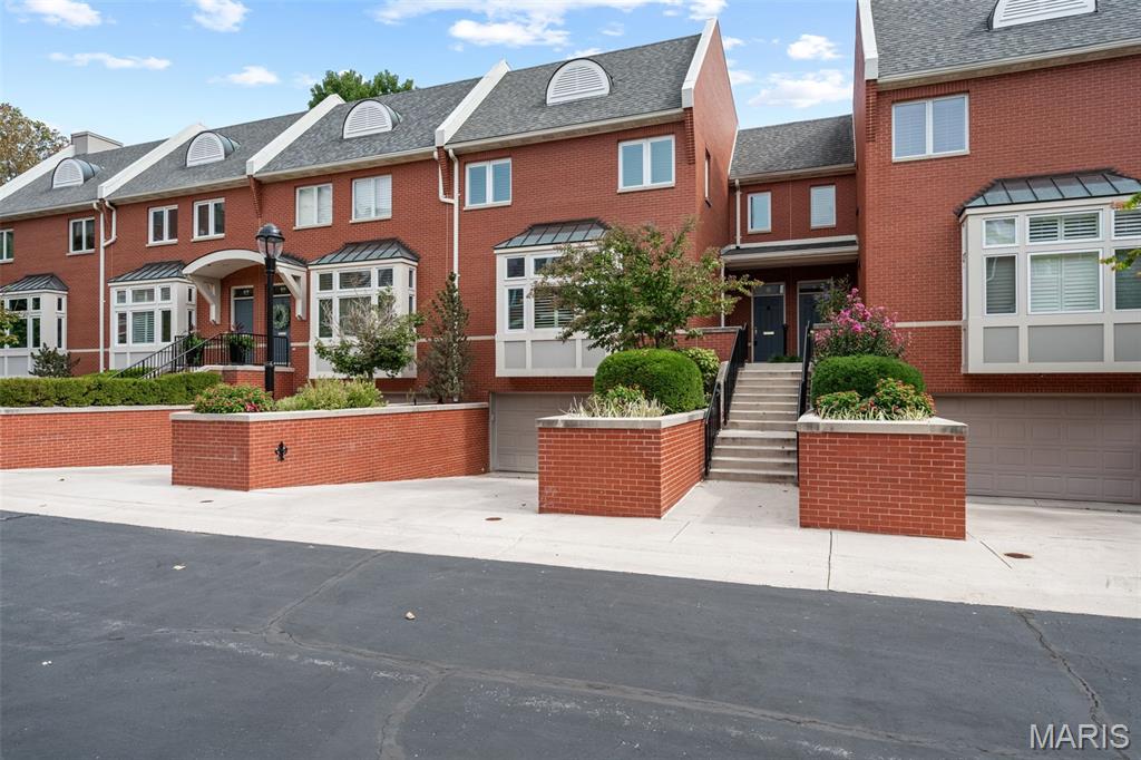 8 West Pine